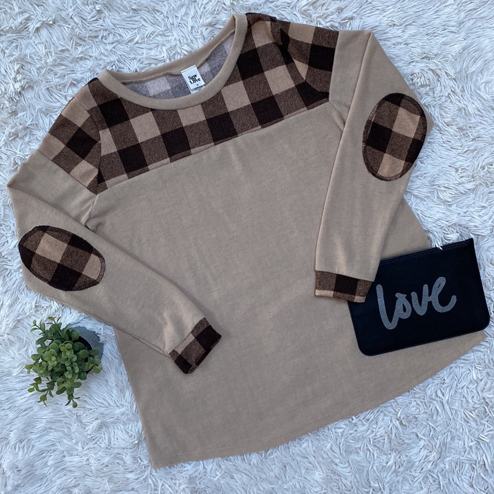 🎉HP🎉Sew In Love Plaid Hacci Top 💗 Tan & Brown
